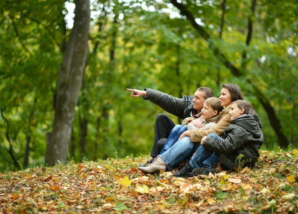 happy-family-autumn