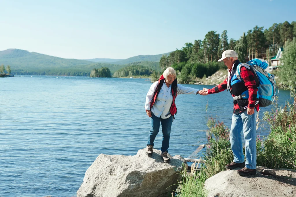 seniors-hiking
